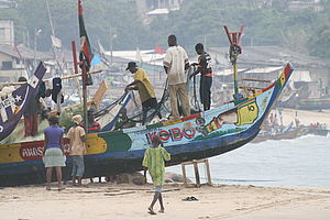 Fischerboot mit Fischern Ghana 2012