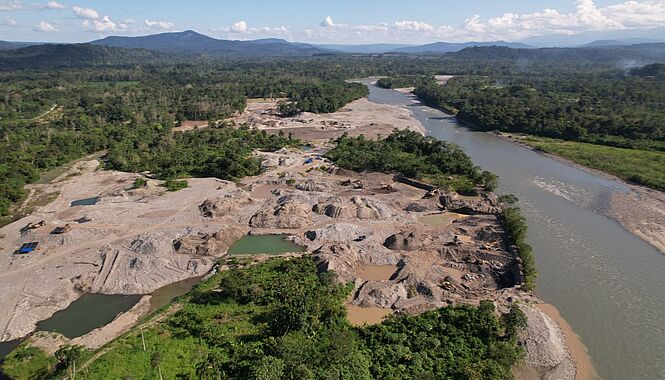 Unkontrollierter Goldabbau zerstört Lebensgrundlagen in Ecuador 