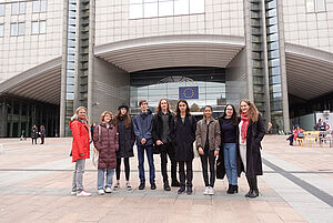Teilnehmer*innen des Debattierwettbewerbs in Brüssel