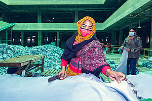 Arbeiterin in einer Lederfabrik in Bangladesch