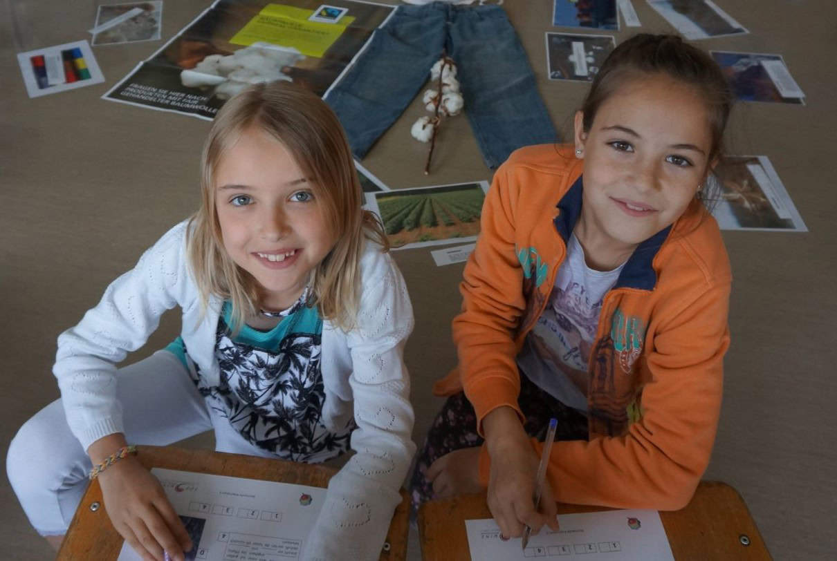 Kinder beim Baumwoll Workshop