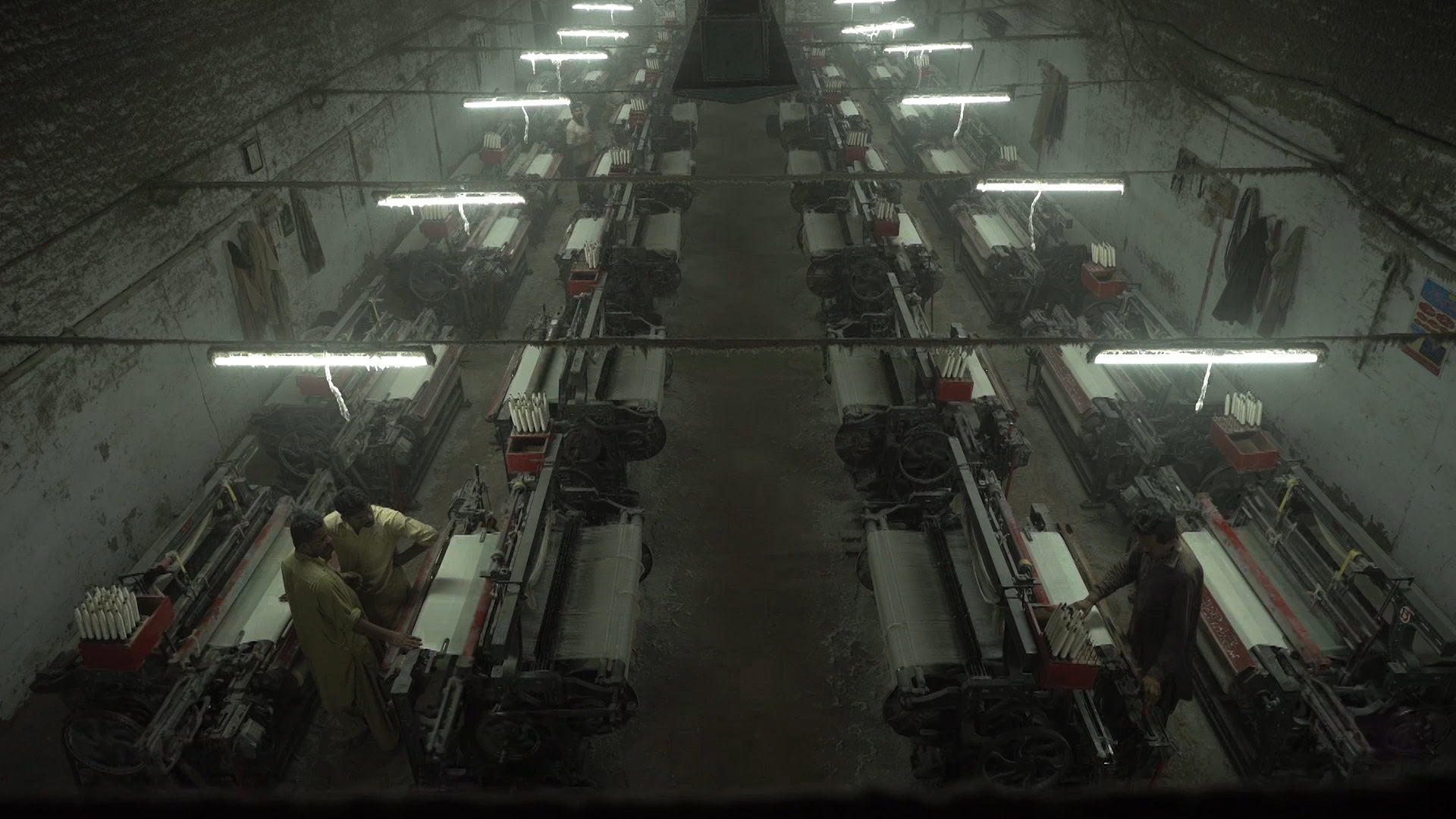 Fabrikhalle aus dem Film Discount Workers
