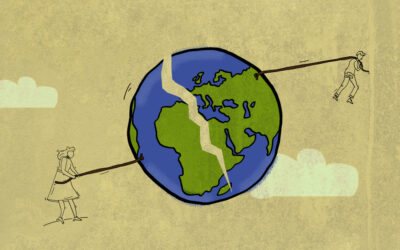 Symbolfoto von Denk.Mal.Global 2025: Illustration einer gespaltenen Erde, die in der Mitte aufreißt. Zwei gezeichnete Figuren stehen links und rechts und ziehen mit langen Stäben an der Weltkugel in entgegengesetzte Richtungen. Die Darstellung symbolisiert Ungleichgewicht oder globale Spannungen. Im Hintergrund sind helle Wolken auf beigem Grund zu sehen.