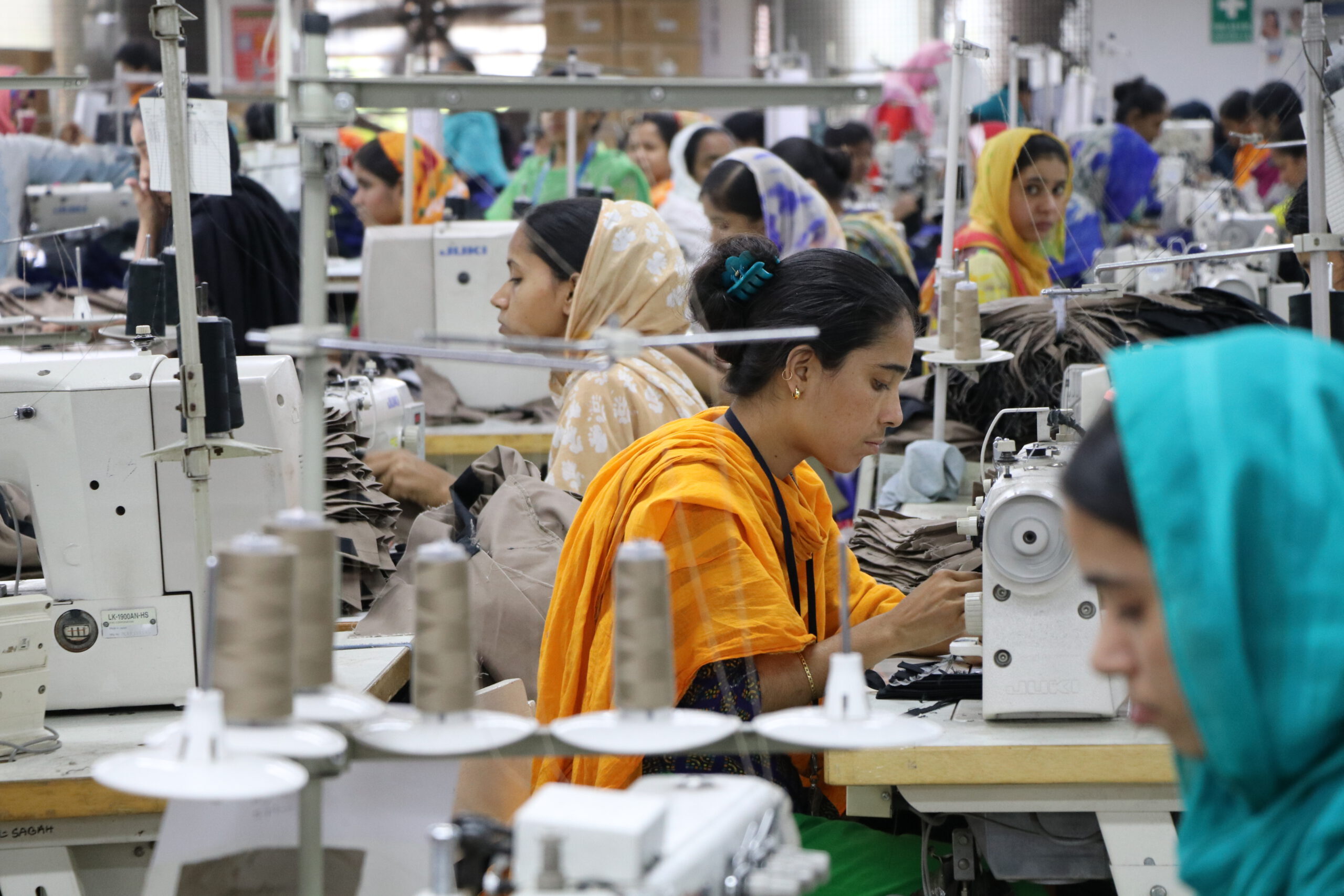 RS1095_Garment workers 2, Dhaka, by Nora Brønseth, FIVH