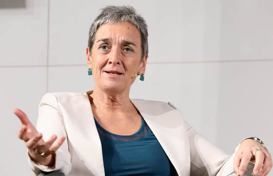 Ulrike Lunacek erhält Südwind-Auszeichnung „Die Seglerin“