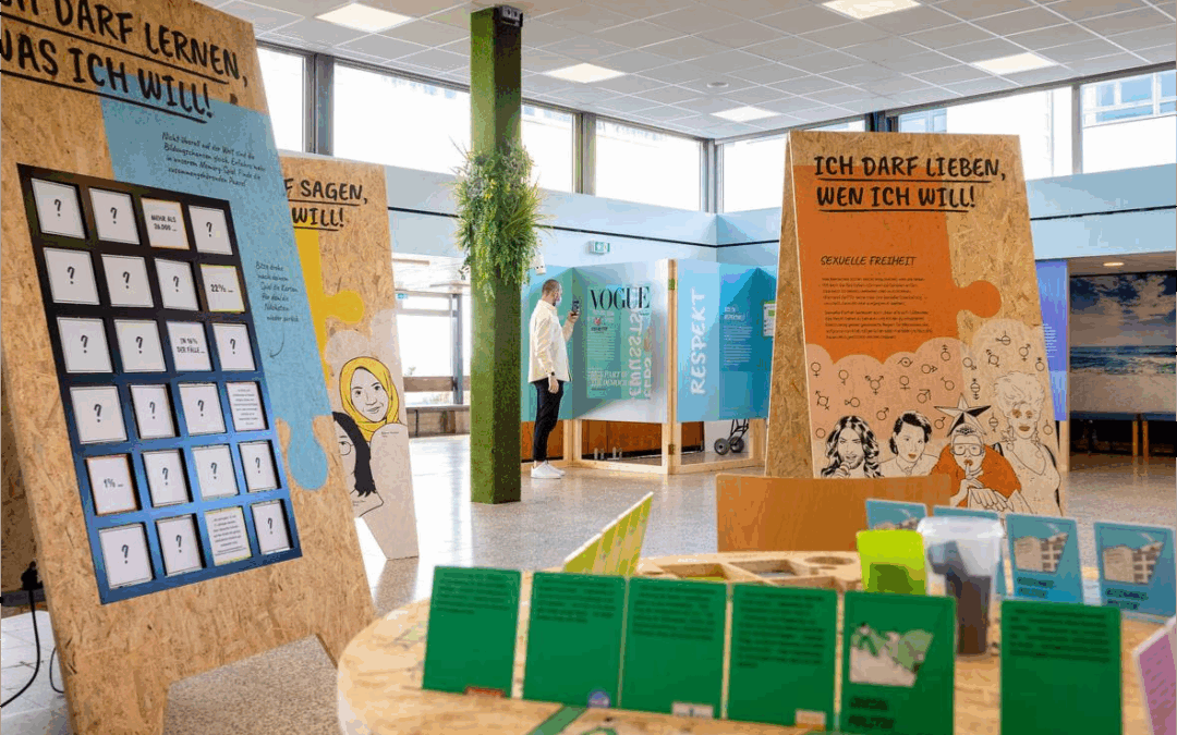 Eröffnung der Ausstellung “Step by Step – Demokratieräume”