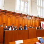 Junge Menschen präsentieren ihr Südwind-Jugendmanifest im Grazer Rathaus