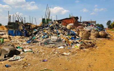Begraben unter Altkleidern. Südwind erinnert an Deponie-Einsturz in Uganda